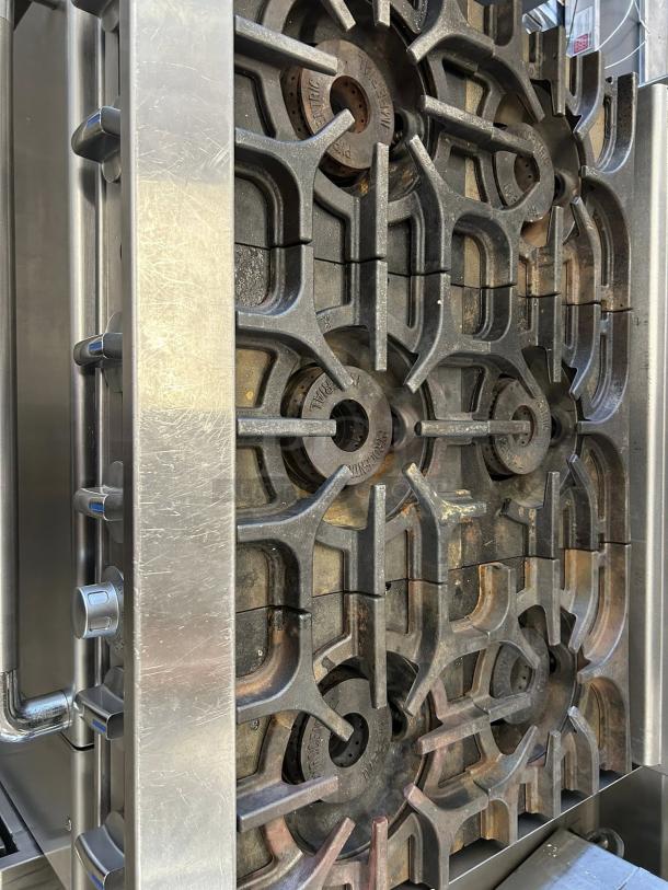 Immaculate Imperial IR-6NG 36" 6-burner range, natural gas, pristine grates, sturdy knobs, 227,000 BTU, excellent condition.