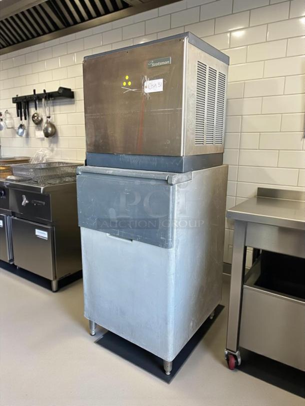 Scotsman CME1056AS ice maker with 500lb capacity, air-cooled, includes 420lb bin. Tested, great condition, 115v. Marking "OSA 31".