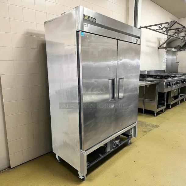 True TS-49-HC 49 Cu.Ft stainless reach-in refrigerator, two-section, tested, working, 115v, in good condition.