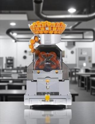 Citrocasa 8000 SB-ATS Advance Citrus Juicer with base carriage, chrome finish, tested and working, in excellent condition.