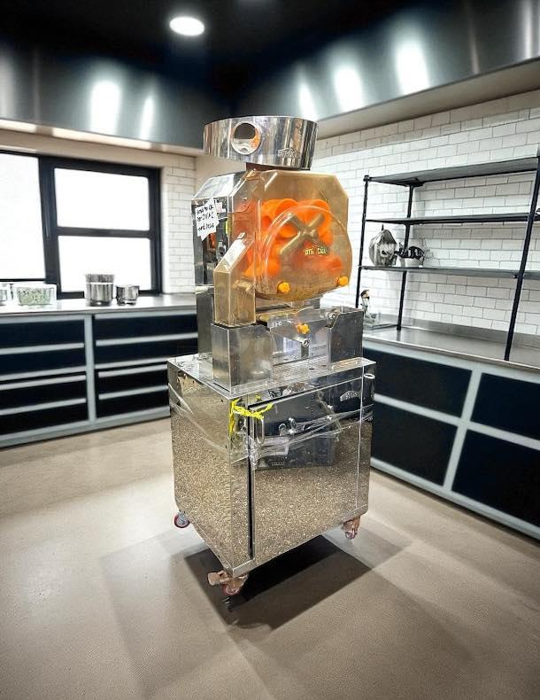 Citrocasa 8000 SB-ATS citrus juicer with base carriage, polished finish, tested and working, 110/230 V, 1ph.