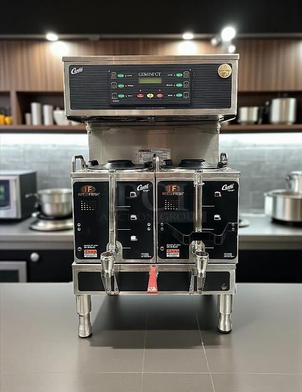 Curtis GEMTS10A1000 twin coffee brewer, tested, with two lower warmers and hot water faucet, 220v/1ph, excellent condition.