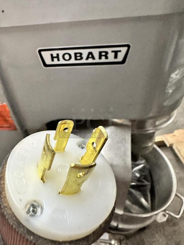 Hobart P660 60 QT mixer, 220v 1PH, tested and working. Visible plug with 20A 220v marking. Clean condition.