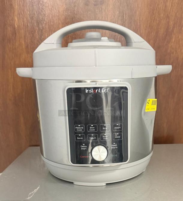 Instant Pot Pro Multi-Use Pressure Cooker in white, model LPZK0450032. Features multiple cooking modes. Excellent condition.