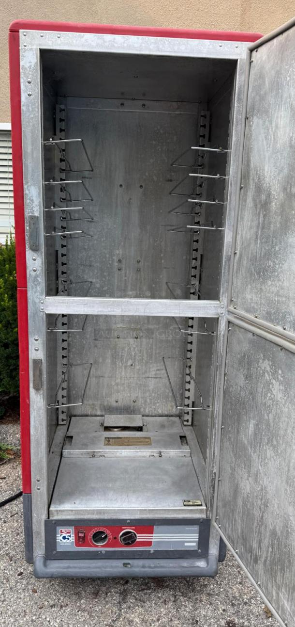 Metro C539-HDS-U full-height insulated mobile heated cabinet, accommodates 17 pans, visible controls, 120v, used condition.