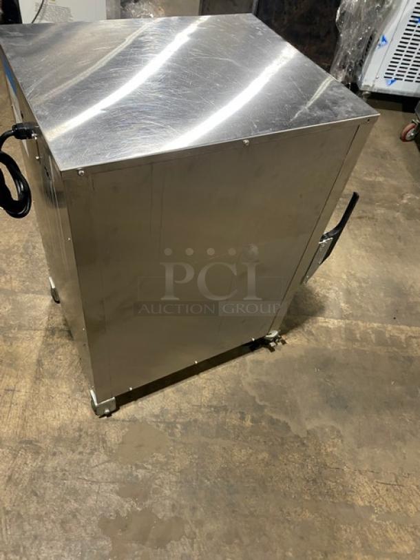 Alto-Shaam Halo Heat Model 500-S stainless-steel mobile holding cabinet, 6-pan capacity, on casters, 120v, electric, commercial use.