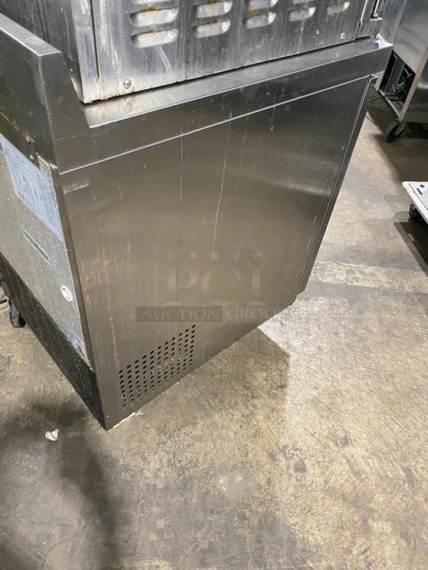 Avantco Commercial Stainless Steel Single Door Worktop Refrigerator, Model 178TWT27RHC, on casters, with poly-coated wire rack.