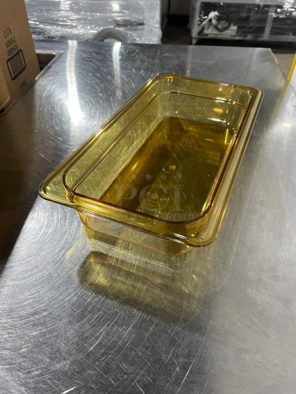 Brand new Cambro 1/3-size amber food pan, model 32HP150, 2.5" deep, high-temperature resistant, pristine condition.