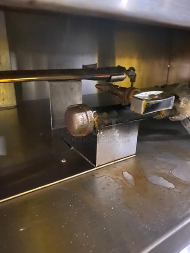 Commercial stainless steel natural gas 5-bay hot food/steam table with serve-over sneeze guard, tray-slide, and double shelf base.