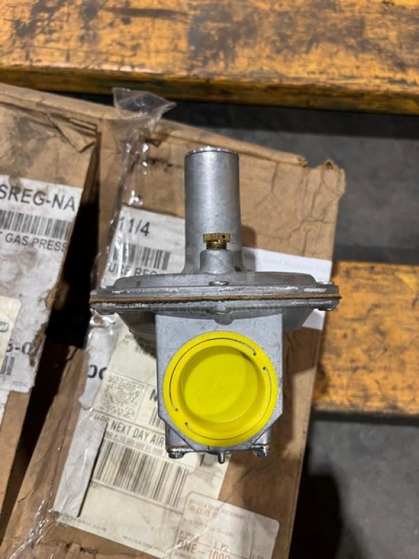 BRAND NEW Vulcan Commercial 1-1/4" Natural Gas Pressure Regulator, Model PRESREGNA114, with original packaging and labels.