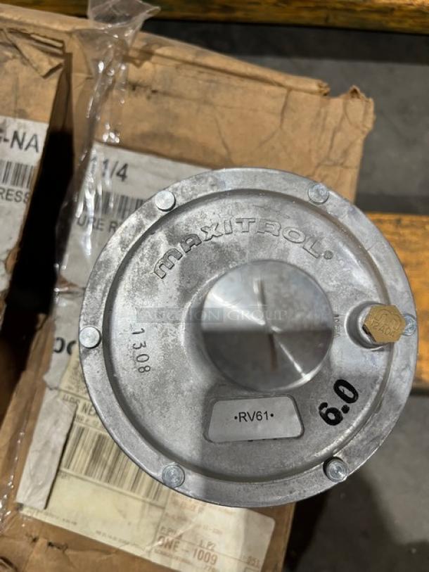 Brand new Vulcan natural gas pressure regulator, model PRESREGNA114, with Maxitrol RV61 markings.