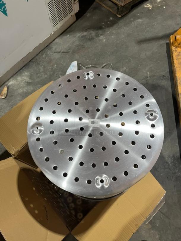 Adcraft Hyperion3 Series 60 Qt. perforated aluminum steamer basket, model H3SB54, with pail handle, in new condition.