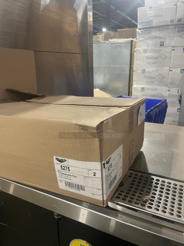 Brand new Vollrath Wear-Ever Series cheesecake pan, model 5275, in box. Aluminum alloy, 18"x13"x3".