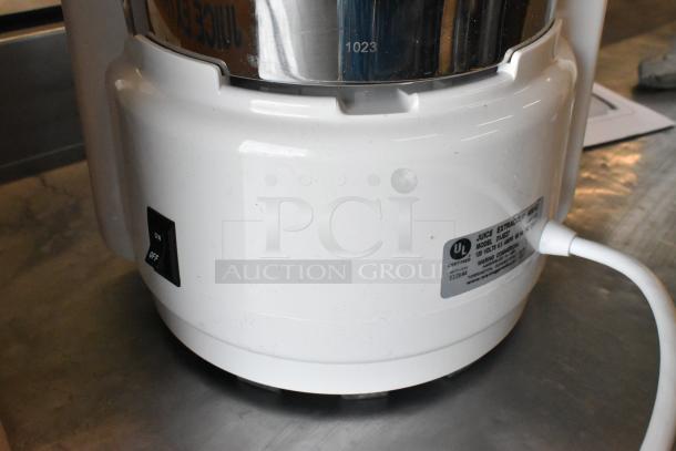 Waring 31JE27 metal countertop juice extractor, brand new with minor scratches, 120V, 1 phase. UL certified label visible.