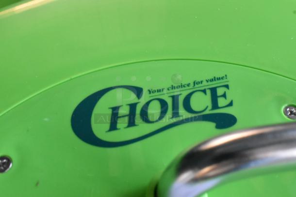 Brand new Choice 176DRYER25GL salad spinner, 2.5-gallon capacity, by Waring, model 31JE27. Scratch and dent condition.