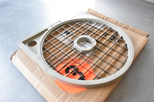 BRAND NEW AvaMix 177CDICE2532 25/32" dicing grid with visible grid design, slight scratch, on cardboard box.