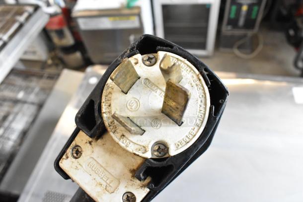 Turbochef HhC2020 electric conveyor oven plug, marked with UL and CSA logos, designed for commercial kitchens.