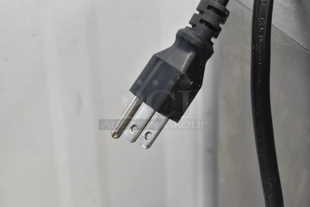 Close-up view of a three-prong plug for the Avantco 178SSPPT2 pizza prep table, suitable for 115 volts, 1 phase.