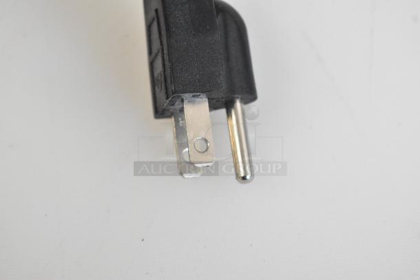 Close-up of a plug for the Curtis CAFE3DB10A000 commercial countertop 3 burner range, 120 volts, 1 phase.