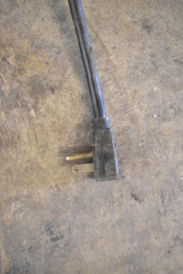 Power plug from True GEM-26 Commercial Single Door Reach In Cooler, 115 Volts, 1 Phase.