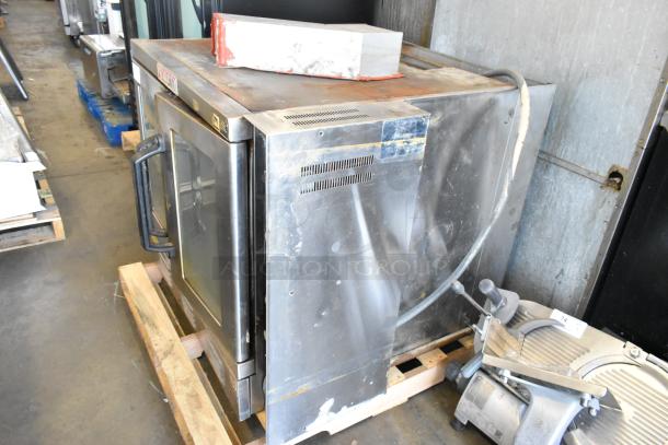 Vulcan SG1010T stainless steel commercial convection oven, view-through doors, metal racks, thermostatic controls, 70,000 BTU.