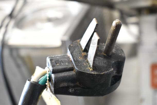 Plug detail of Electrolux HSPPAN Panini Press, 208V, 1 Phase, showing electrical connection condition.