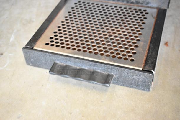 Bunn G3 HD countertop coffee bean grinder, features metal construction, 120 volts, 1 phase; grid tray detail shown.