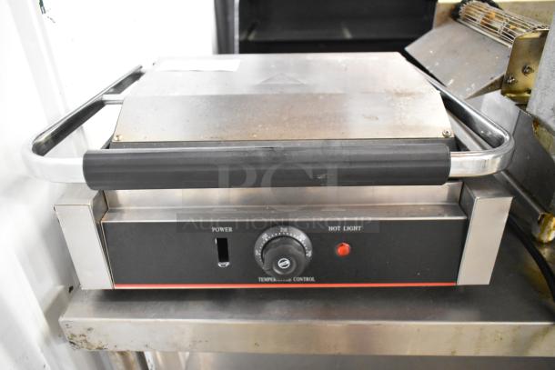 TCG-511EC Stainless Steel Commercial Countertop Panini Press, 110 Volts, featuring temperature control and power indicator.