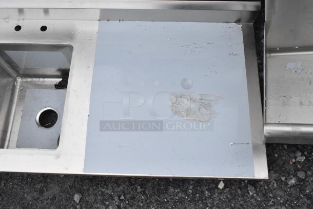 BRAND NEW SCRATCH AND DENT! Regency 600ST2448L stainless steel single bay sink, visible scratches and dents.