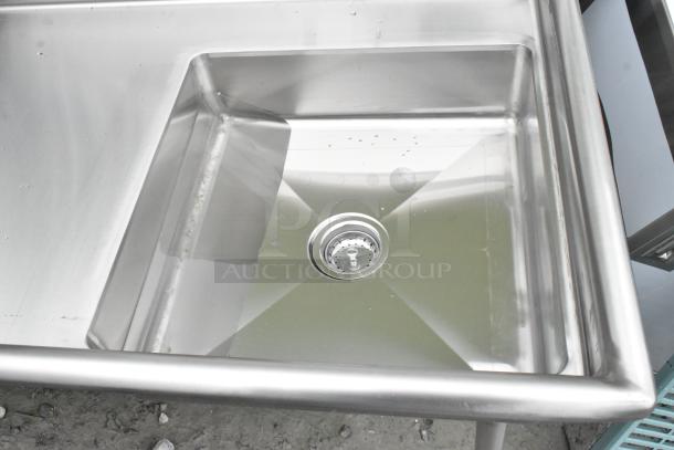 Stainless steel commercial single bay sink, Regency 600UDT60R, brand new with scratches, missing 2 legs.
