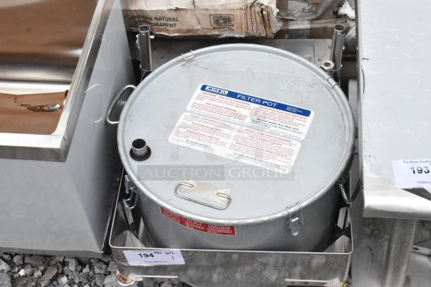 BRAND NEW SCRATCH AND DENT! MirOil 55HD 55 lb. portable fryer oil filter machine with 1-way pump, visible label details usage.