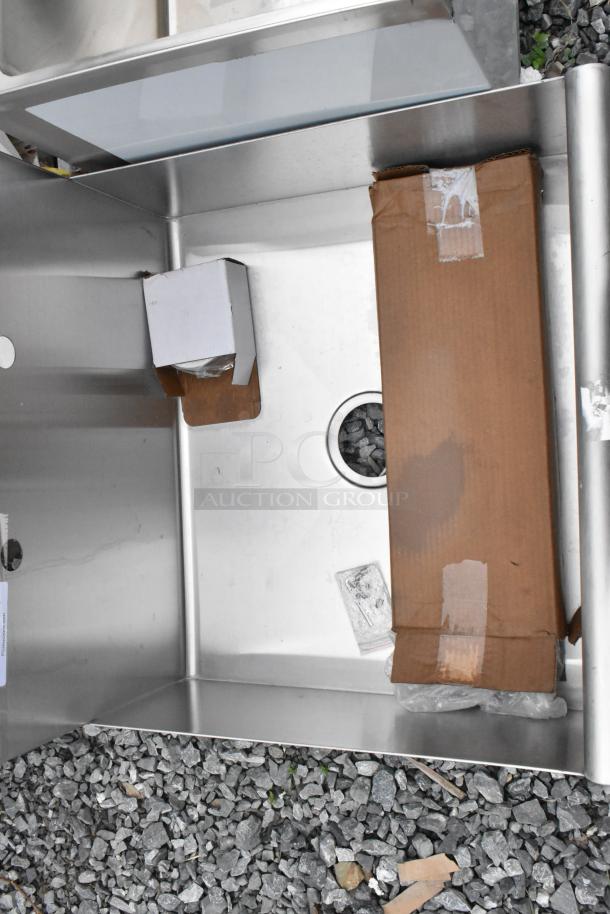 Steelton 522MS2124 21"x24"x8" 18-Gauge 430 stainless steel standing mop sink, scratch and dent condition.