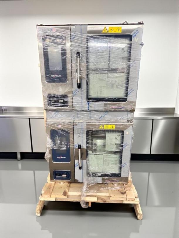 Alto Shaam 7-20G PRO Gas Combi Oven, stainless steel, 44-inch, 98,000 BTU, tested and working, wrapped on a pallet.