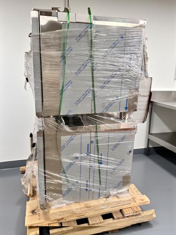 Alto Shaam 7-20G stainless steel gas combi oven, 44-inch, 98,000 BTU, in tested and working condition, wrapped on pallet.