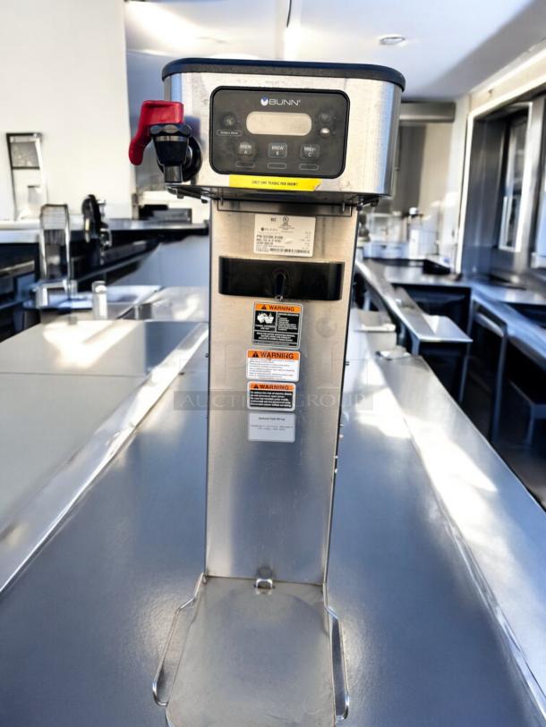 BUNN ITCB-DV 29" Brewer with Tray, model B-DV, in outstanding condition. Features control panel and safety labels. Fully tested.