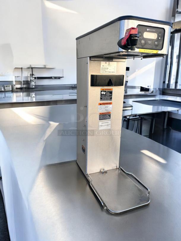 BUNN ITCB-DV 29" Brewer with tray, model B-DV (PN: 52200.0100), in outstanding condition, fully tested and working.