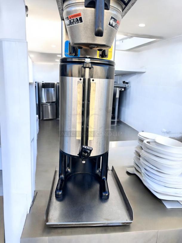 BUNN ITB Digital Iced Tea Brewer, 120V DDIL, excellent condition, stainless steel, warning label for hot liquids.