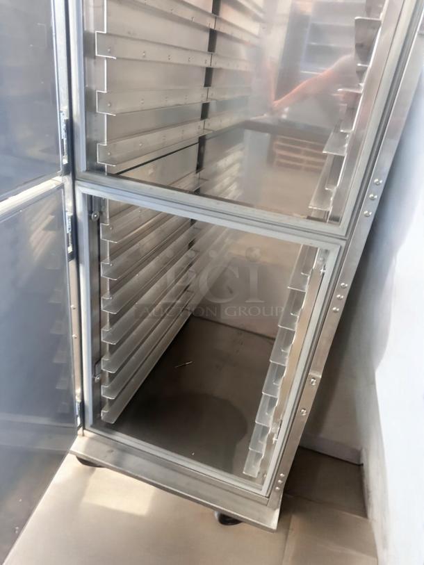 Henny Penny HC-900 Heated Holding Cabinet, excellent condition, stainless steel interior, 120V, fully tested and working.