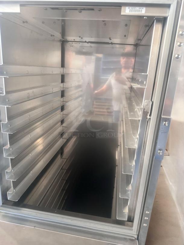 Henny Penny HC-900 heated holding cabinet in excellent condition, stainless steel, 120V, fully tested and working.