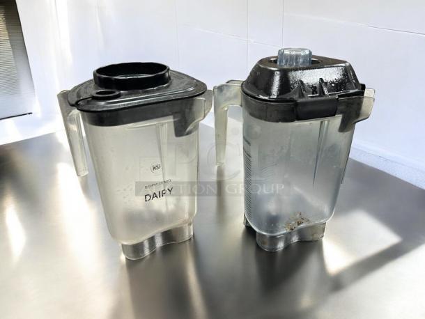 Pair of 48oz clear blender pitcher containers, good condition, black lids, "DAIFY" label visible, suitable for replacement or upgrade.
