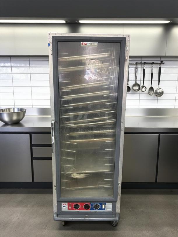Metro C519-CFC-U heated proofing cabinet, clear door, tested, good condition, features dials and labels indicating model.