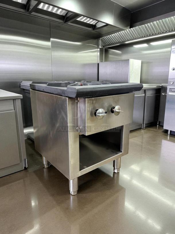 Commercial 3-ring gas stock pot burner in stainless steel, amazing condition, tested and working, sturdy construction.