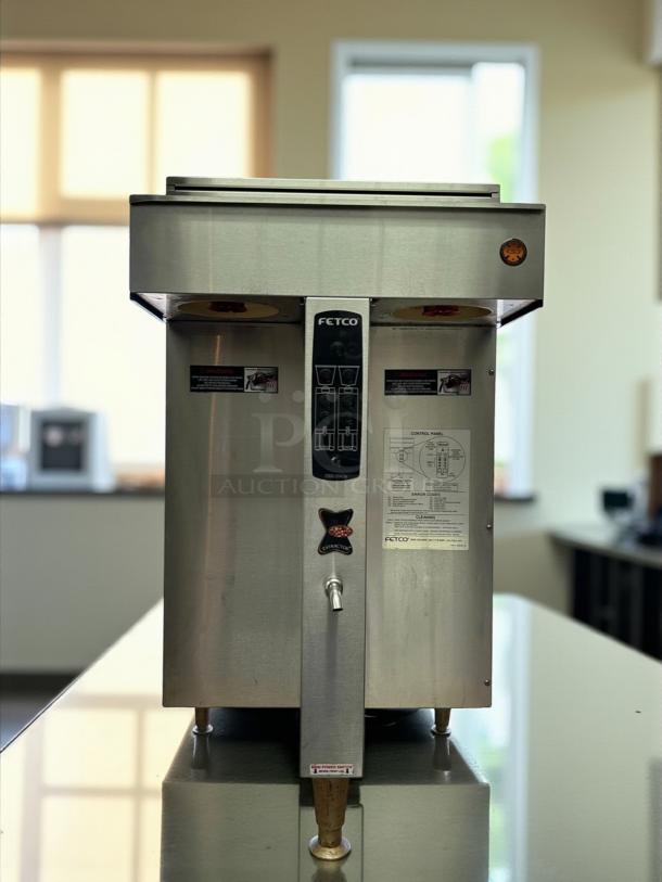 Fetco CBS-2042e twin 1-gallon coffee brewer in super nice condition, fully tested, with control panel and Extractor label.
