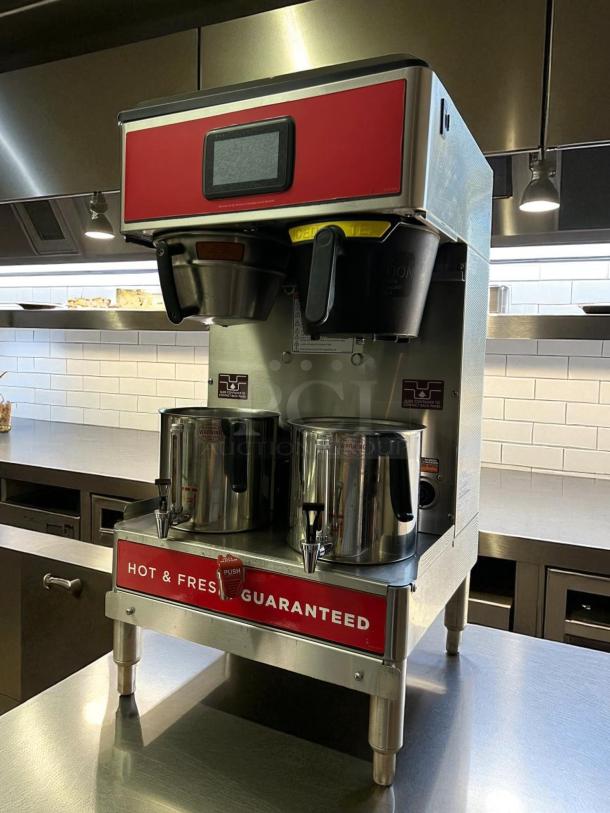 Wilbur Curtis G4GEMT10A1000 dual automatic coffee brewer in amazing condition, 220V, fully tested and working.
