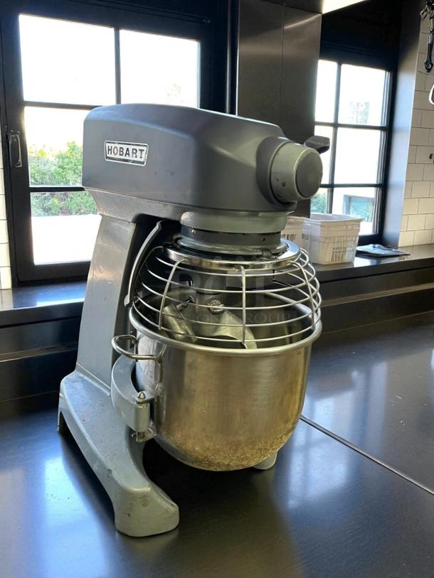 Hobart HL200-10STD Legacy+ 20 qt mixer, bench model, super nice condition, fully tested and working, 1/2 hp, 100-120v.