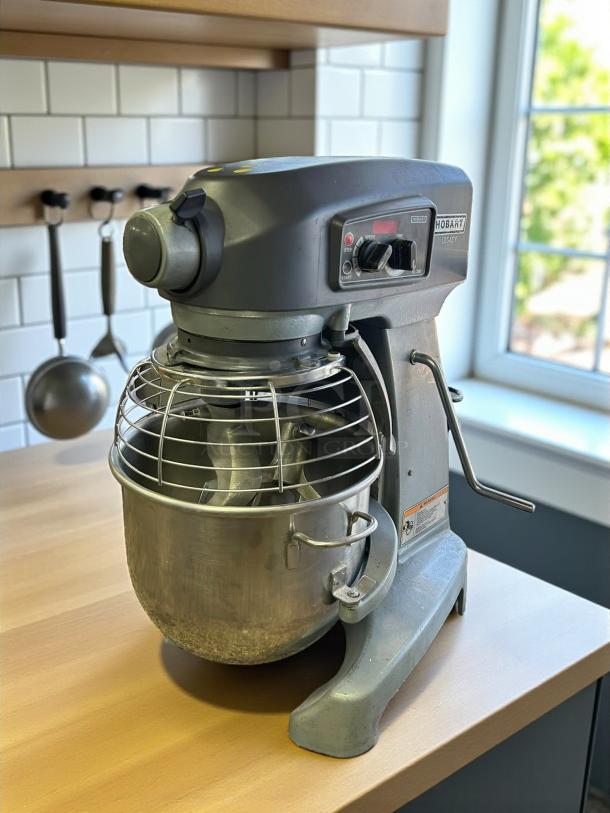 Hobart HL200-10STD Legacy+ 20 qt mixer, bench model, 1/2 hp, 100-120v, in super nice condition, fully tested.