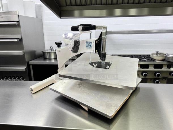 DoughXpress TXM-15CP meat press, 15"x15", white finish, excellent condition, manual, fully tested and working.