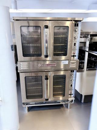 Southbend KLGS/27SC double deck convection oven, excellent condition, natural gas, fully tested, clear doors, stainless steel finish.