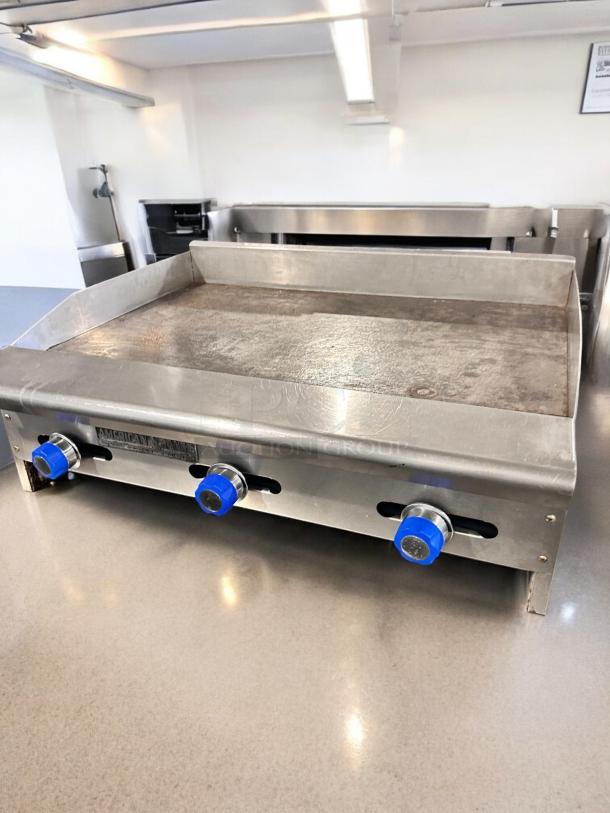 American Range 36" gas griddle, excellent condition, manual controls, stainless steel, fully tested and working.