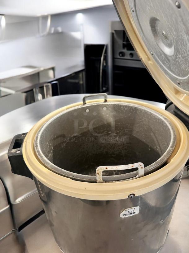 Zojirushi THA-803S Electric Rice Warmer in excellent condition, 120V, fully tested, stainless steel exterior, open lid.